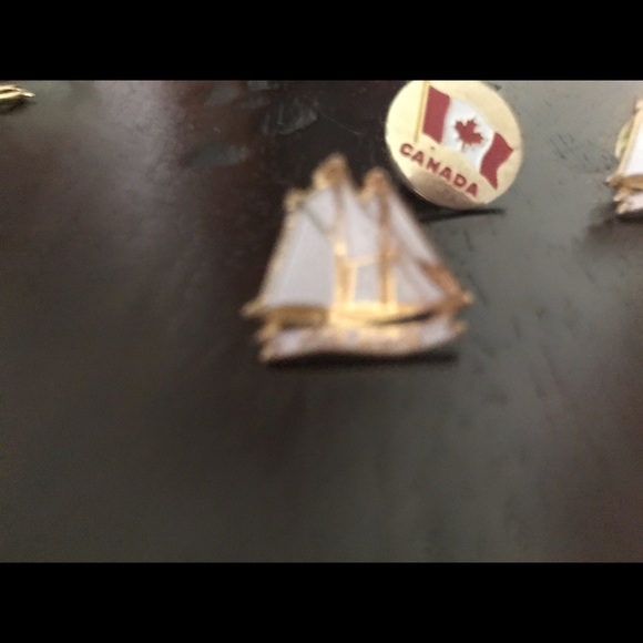 Canada 🇨🇦 pins set ❤️ 🍁 🏒 🏔 - Picture 2 of 2